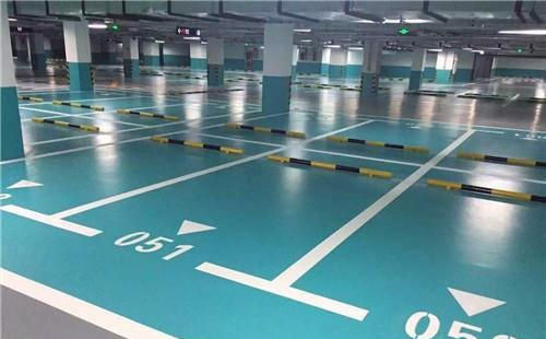 类乌齐类乌齐环氧地坪中涂：构筑坚固地面的关键环节